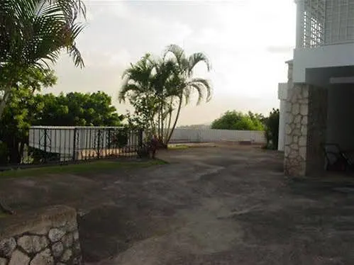 B&B Hill Top Kingston Jamaica