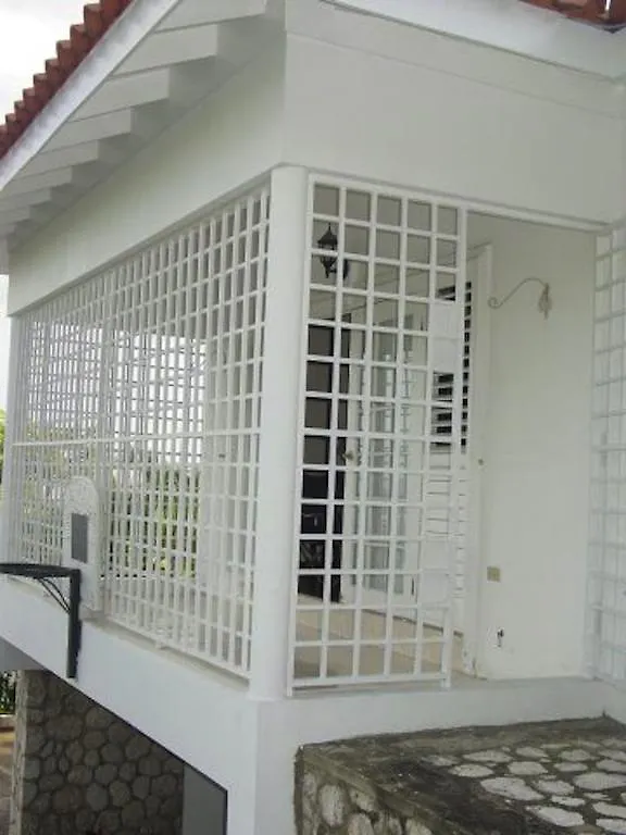 Hill Top Kingston Jamaica B&B
